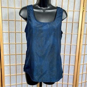 Très Bien Sleeveless Back Cutout Blouse